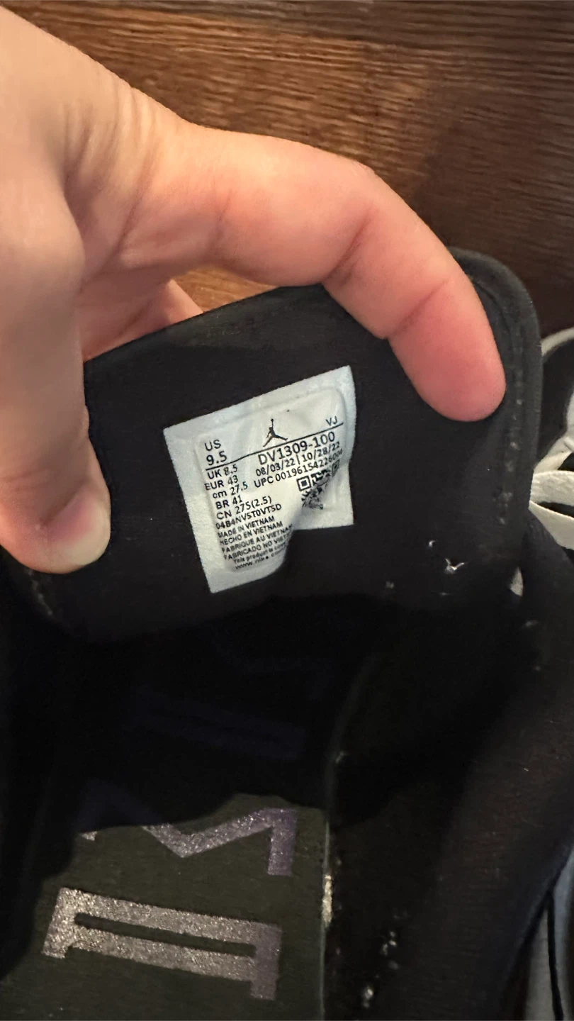 Air Jordan 1 Low Black and White Size 9.5 - photo 4