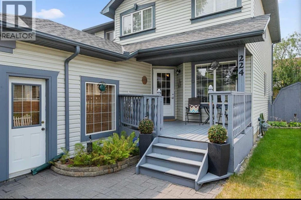 HOUSE FOR SALE in Arbour Lake NW