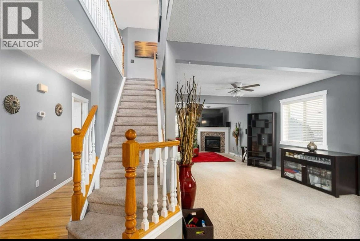 HOUSE FOR SALE in Arbour Lake NW - photo 2