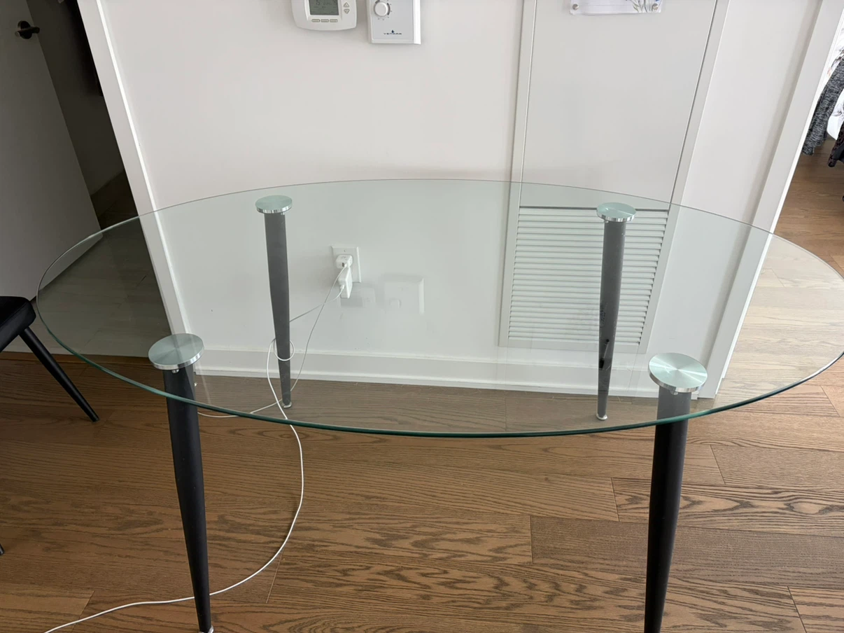 Oval Glass Dining Table 4-6 ppl
