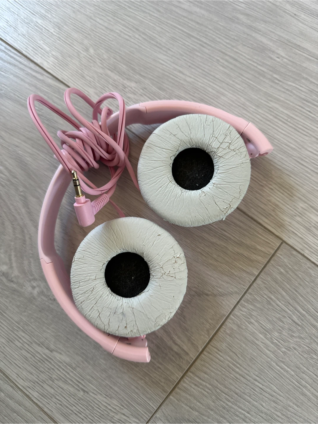 Pink Sony wired headphones - photo 2