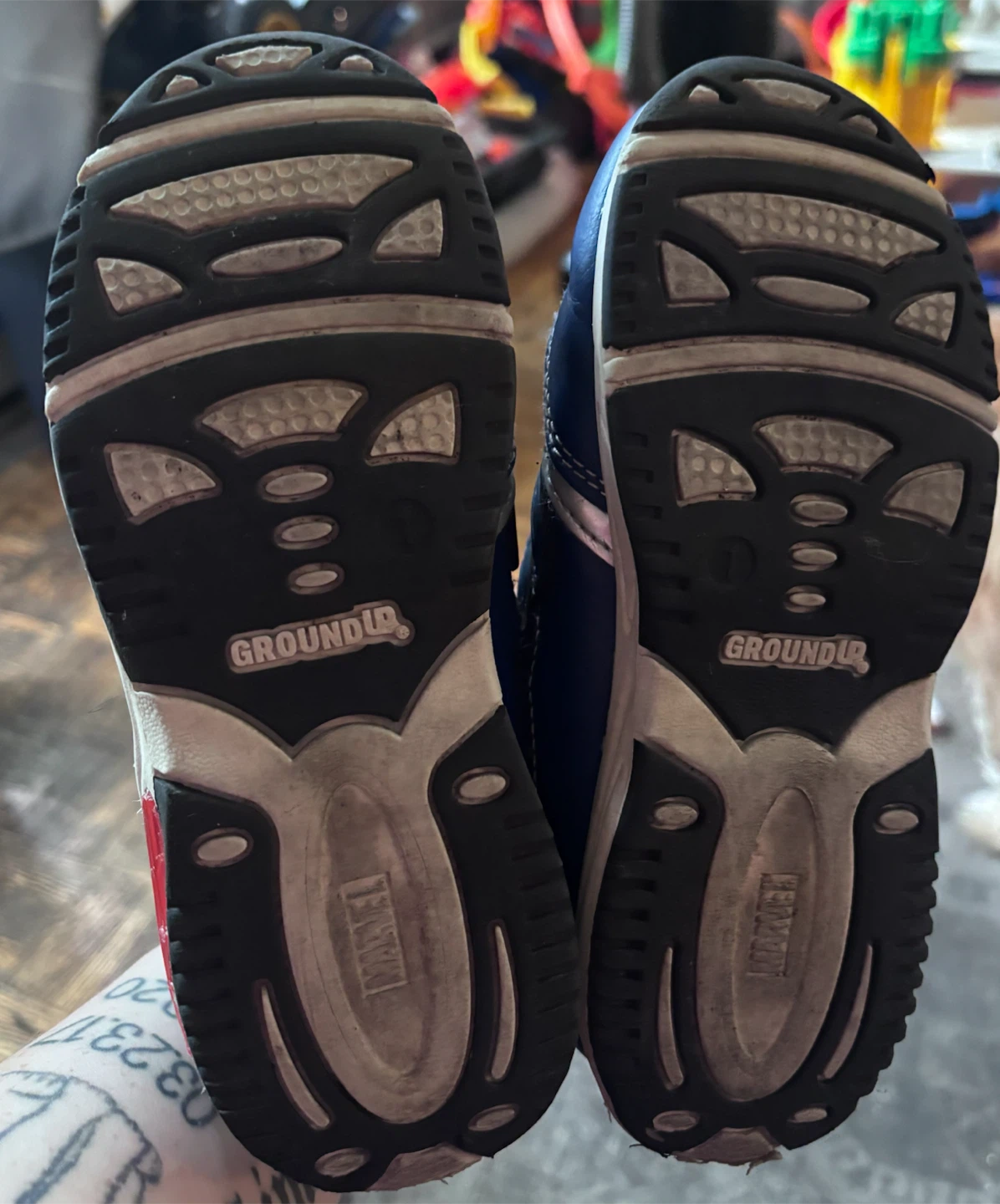 Spider-Man Light Up Shoes - Size 1 - photo 3