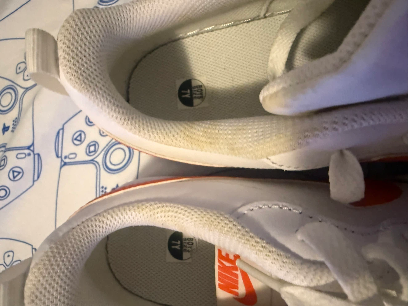 Nike Kids Shoes White and Orange Size 7Y - photo 3