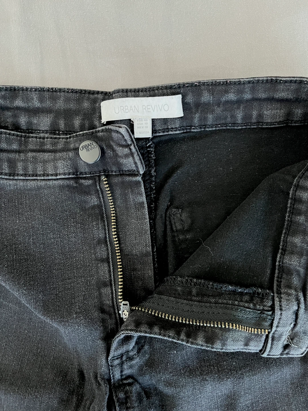 Urban Revivo High Rise Skinny Ankle Jeans – Washed Black - photo 3