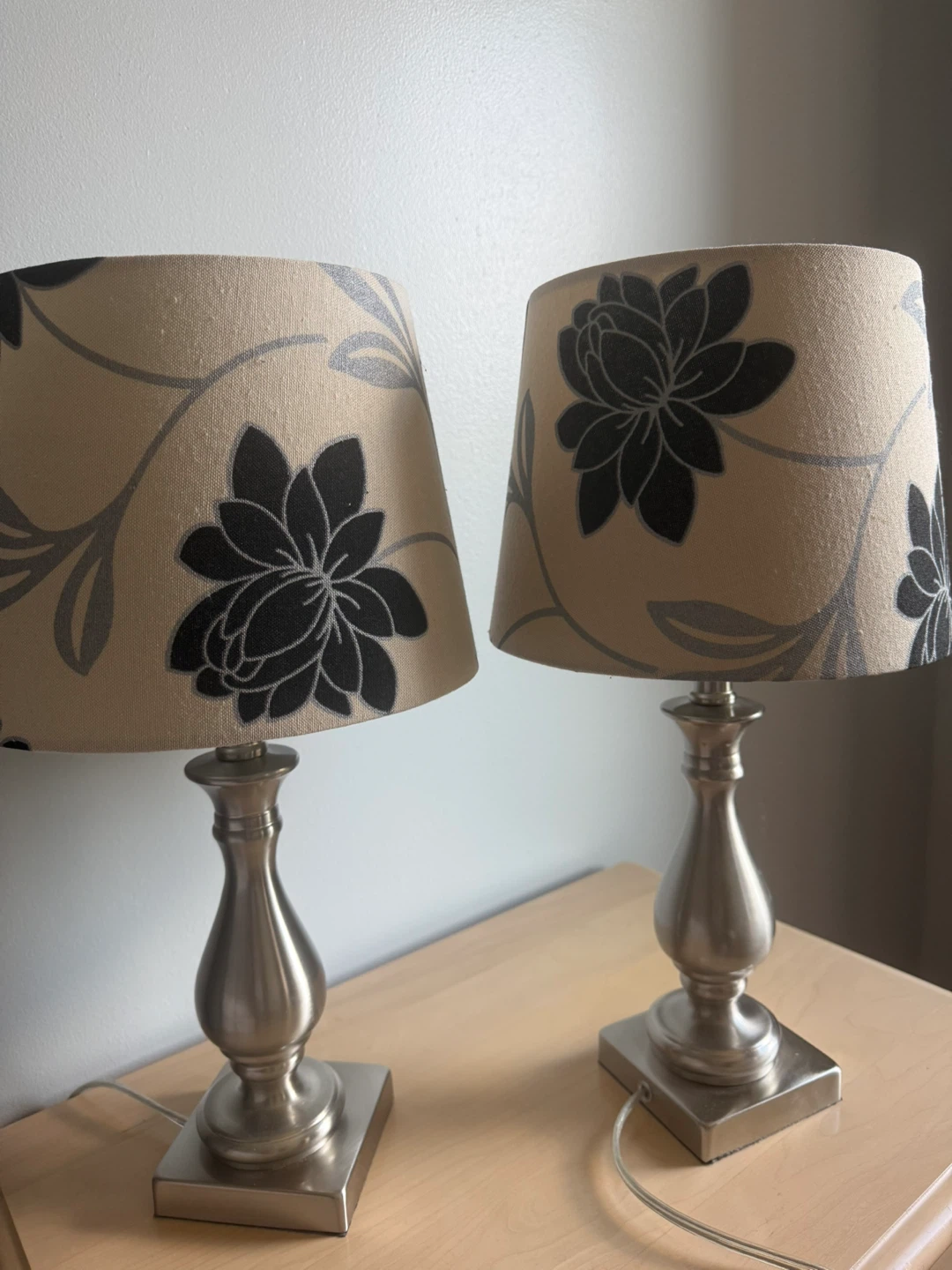 Set of Two Floral Table Lamps $20 for both - photo 2