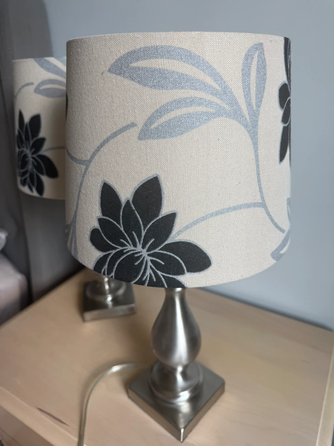 Set of Two Floral Table Lamps $20 for both - photo 3