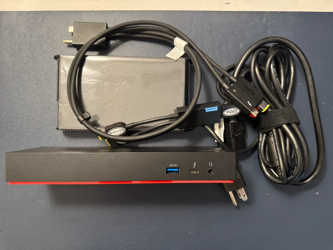 Lenovo ThinkPad Thunderbolt 3 Workstation Dock - photo 3