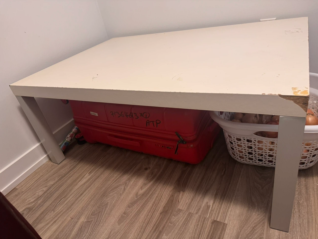 White Rectangular Table - photo 4