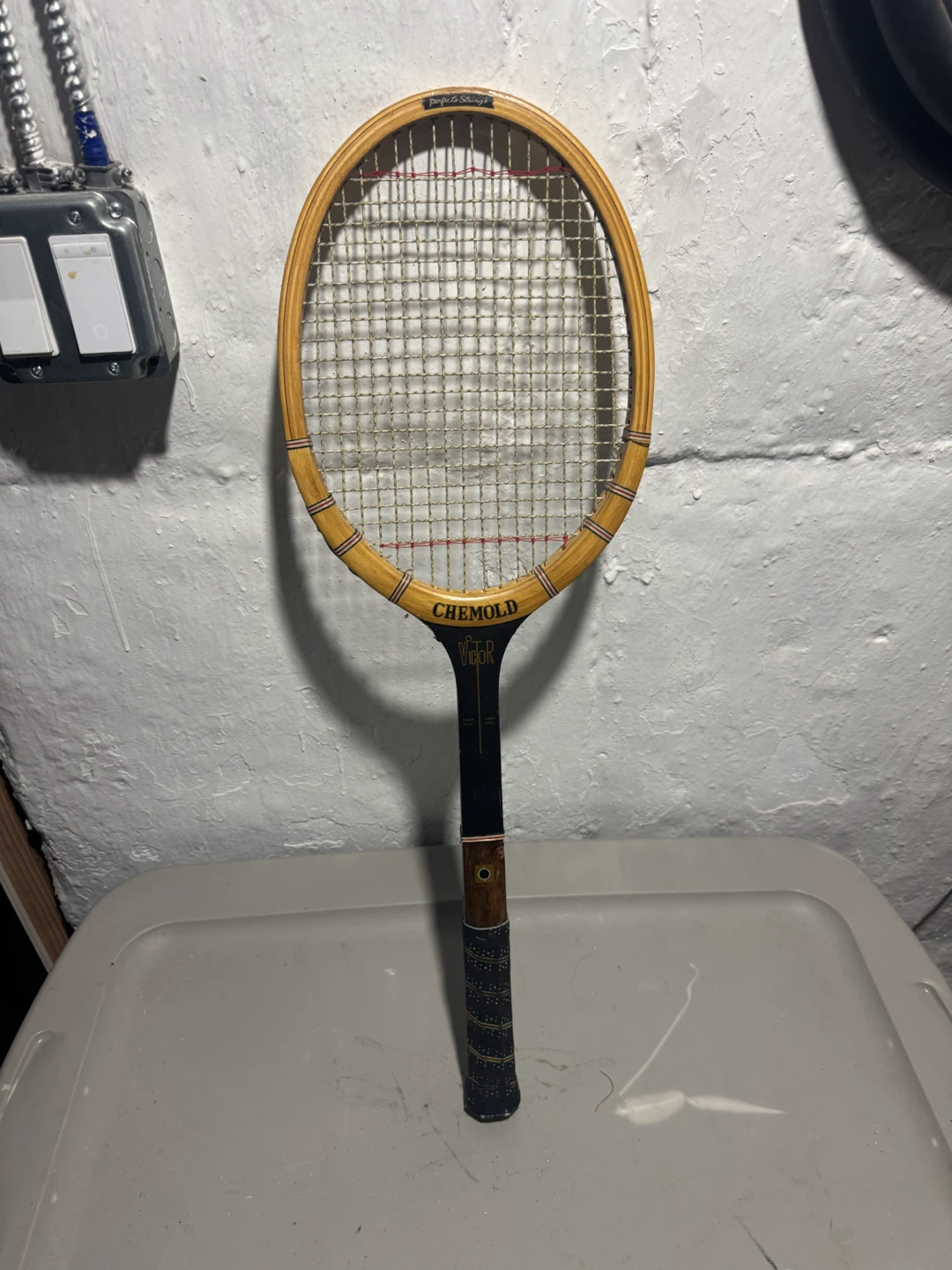 Vintage Chemold Victor Wood Tennis Racket - photo 2