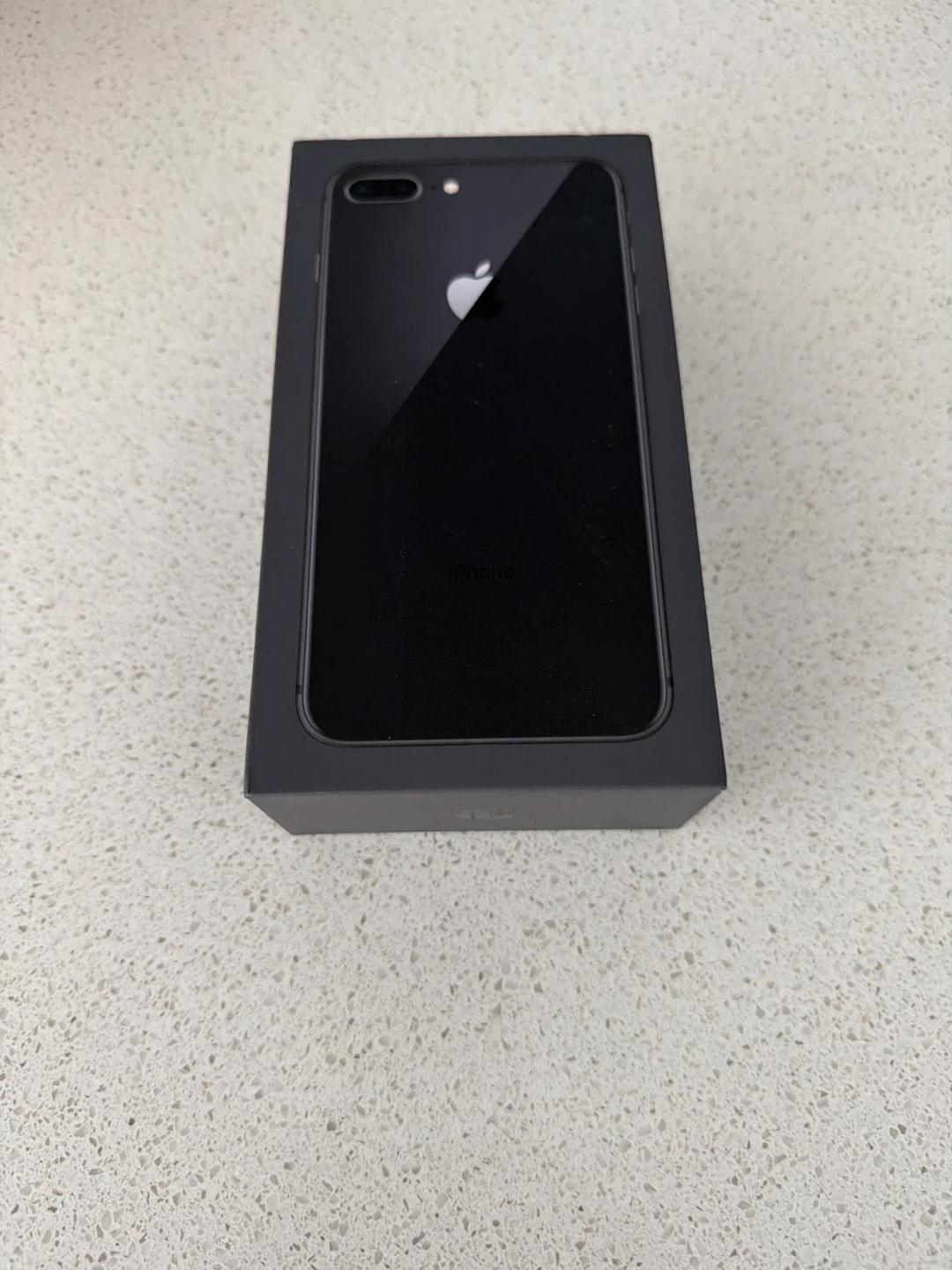 iPhone 8 Plus - photo 2