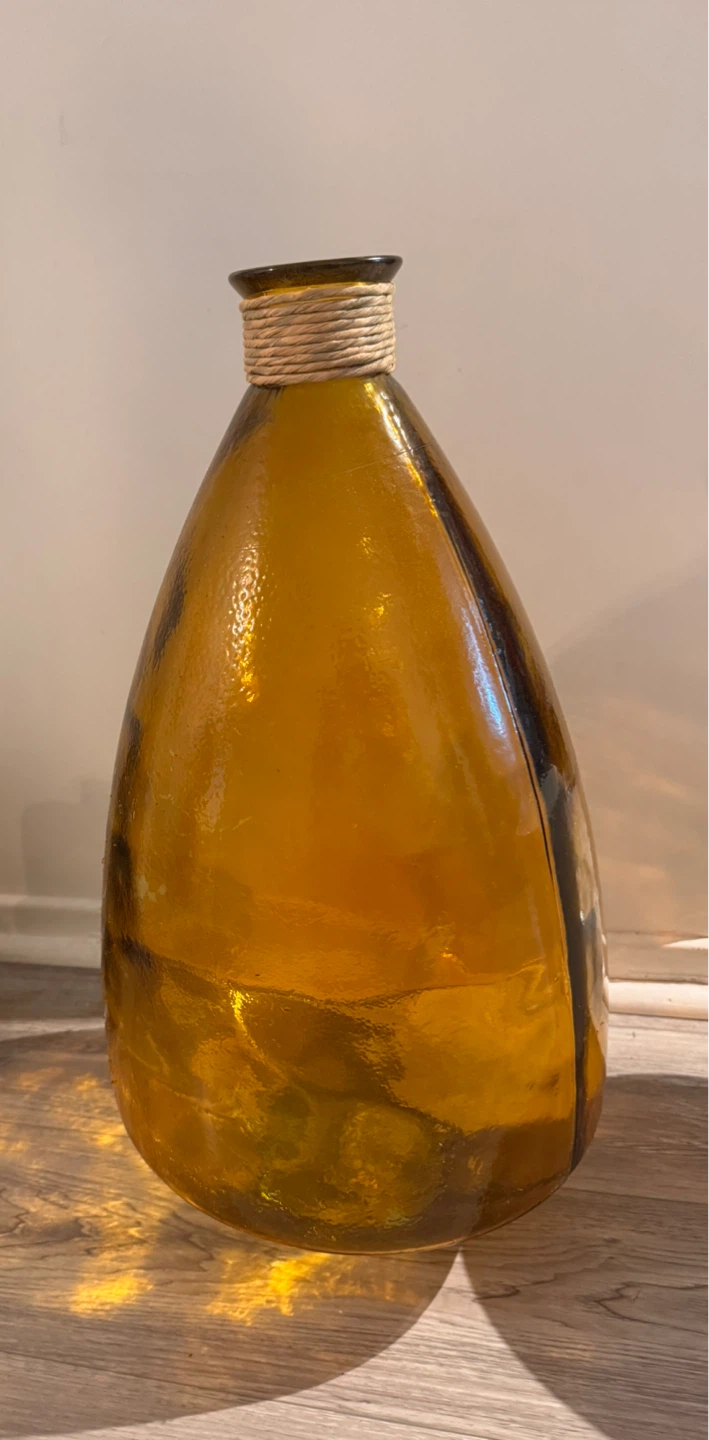 Amber glass decorative vase