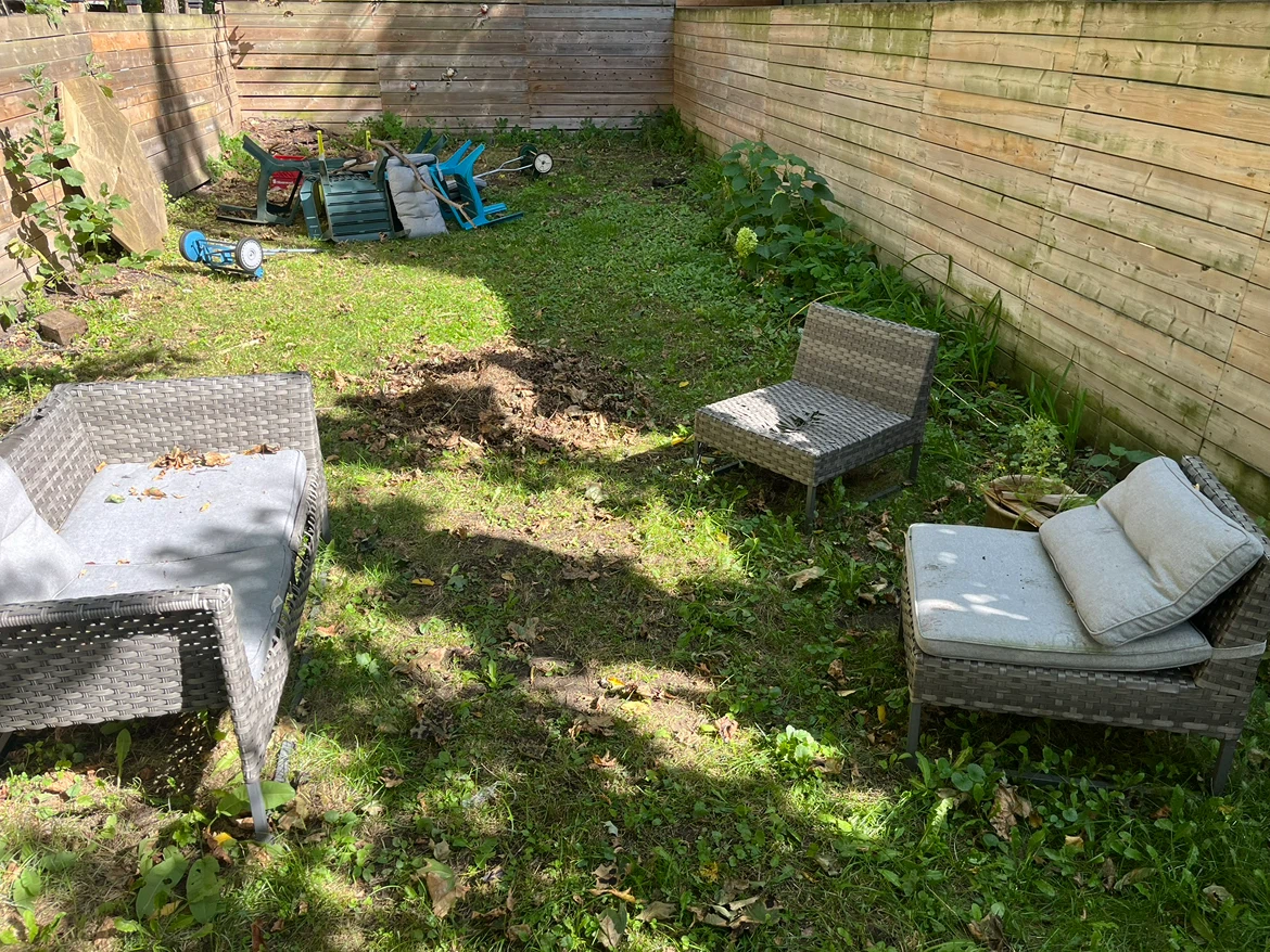 Outdoor Wicker Patio Set – Needs a Little TLC