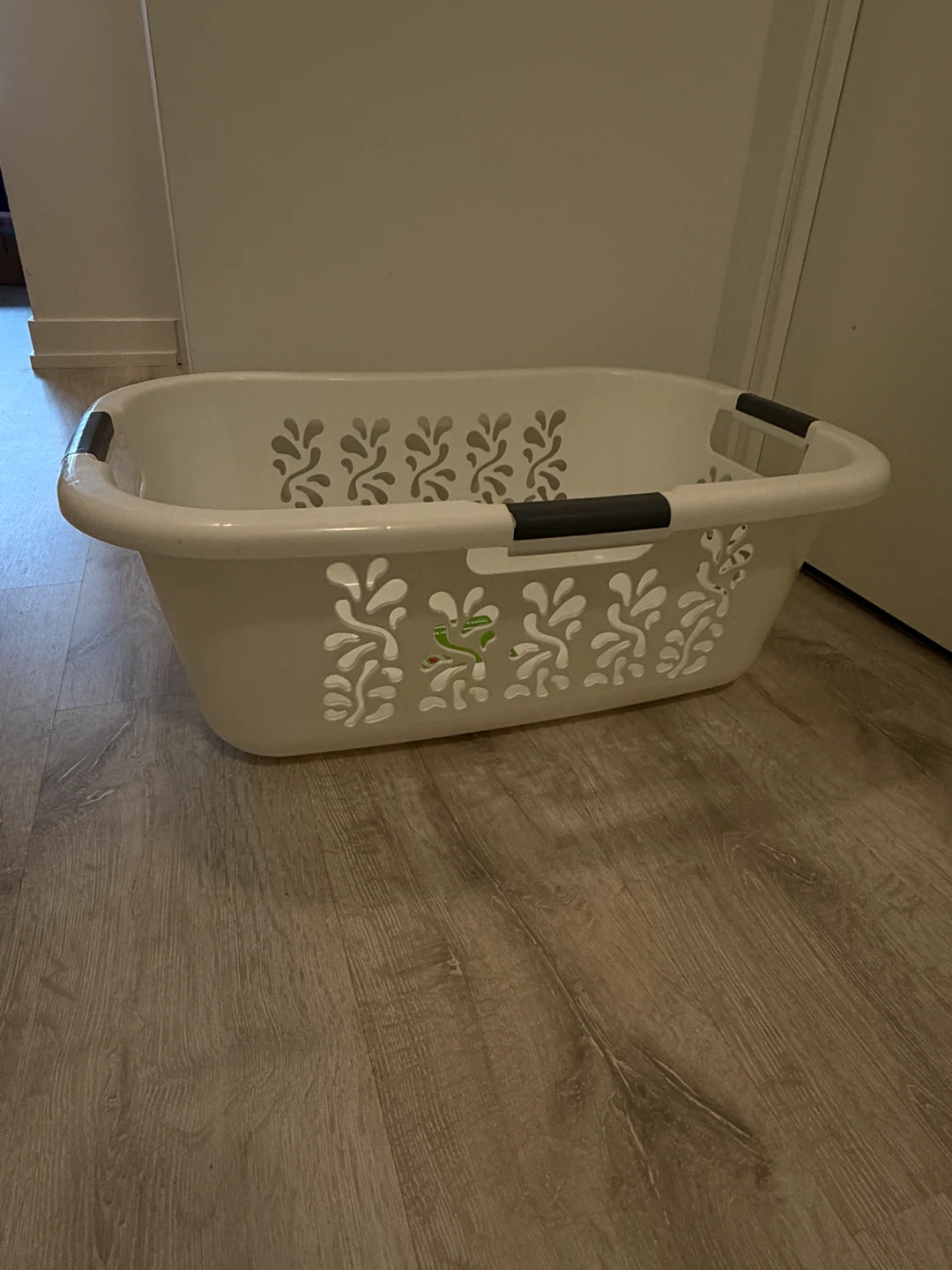 Everyday Essentials Hip-Hugger Laundry Basket - photo 2