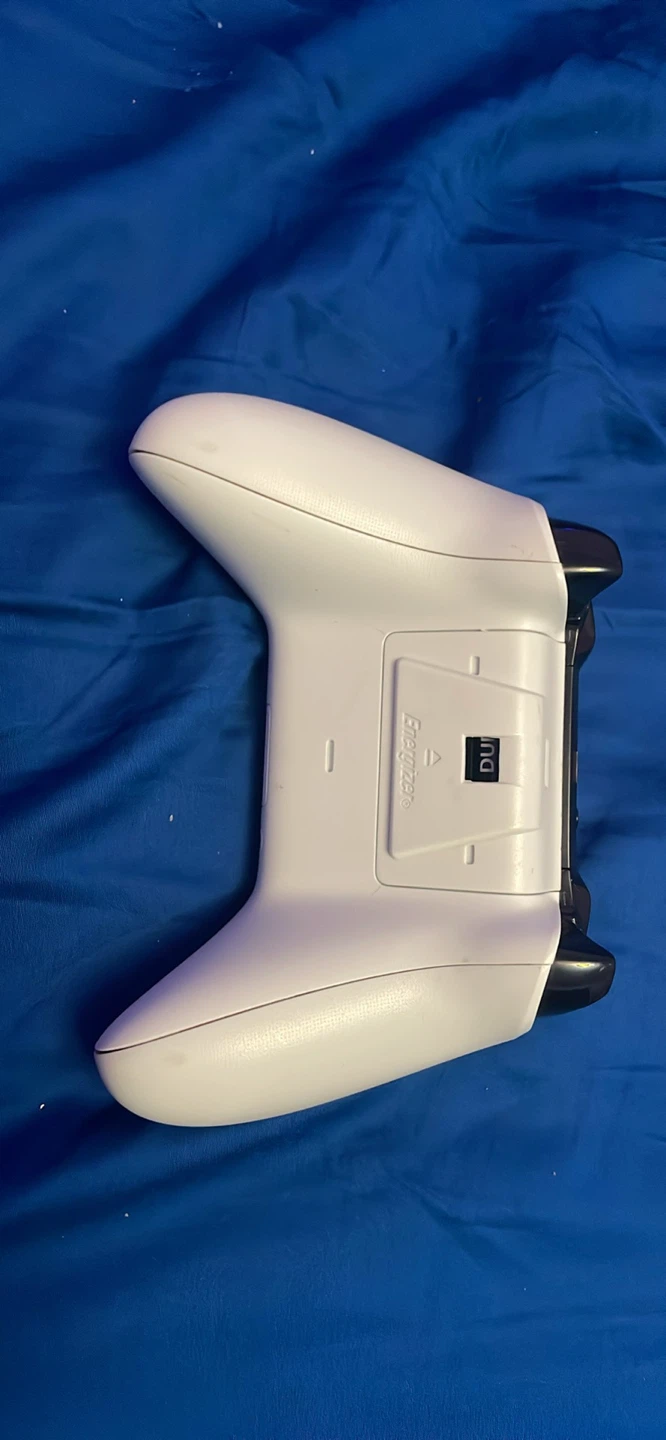 White Xbox Controller 40$ OBO - photo 2