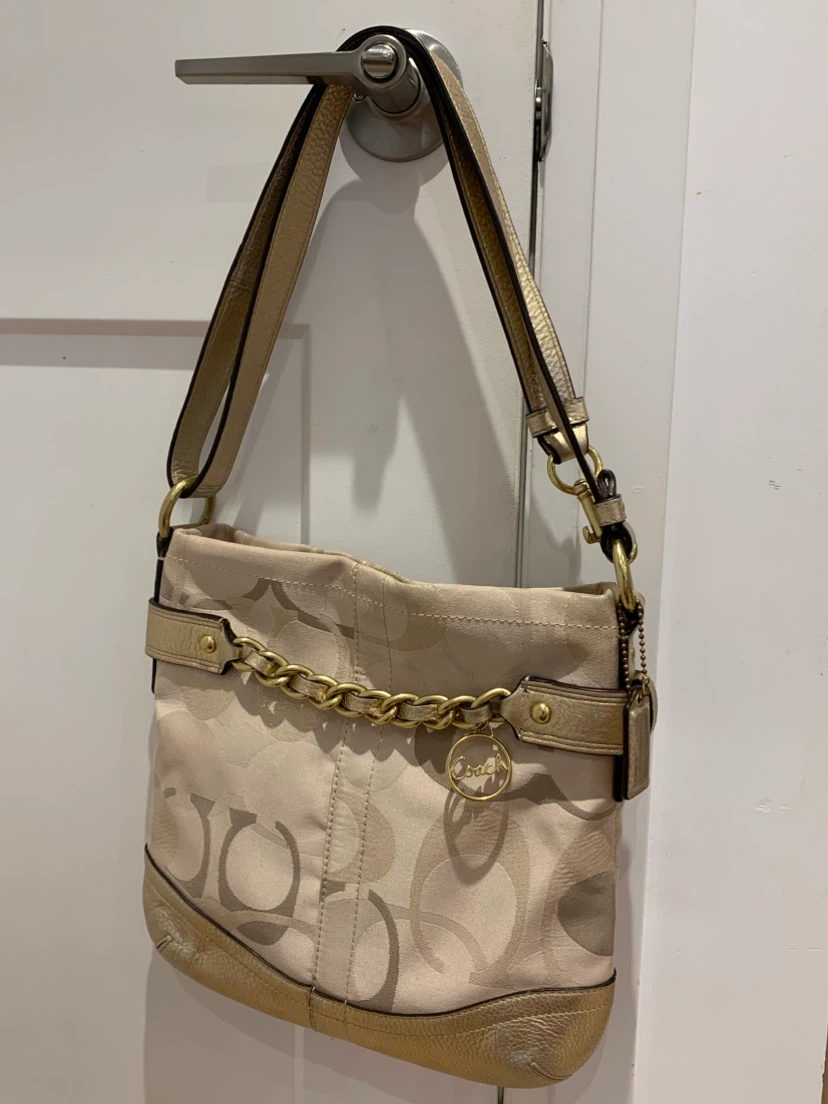 💜🩷 Coach Optic Gold Signature Duffle Bag 💜🩷