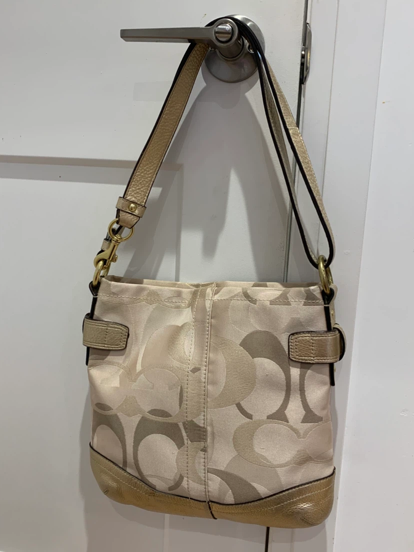 💜🩷 Coach Optic Gold Signature Duffle Bag 💜🩷 - photo 4