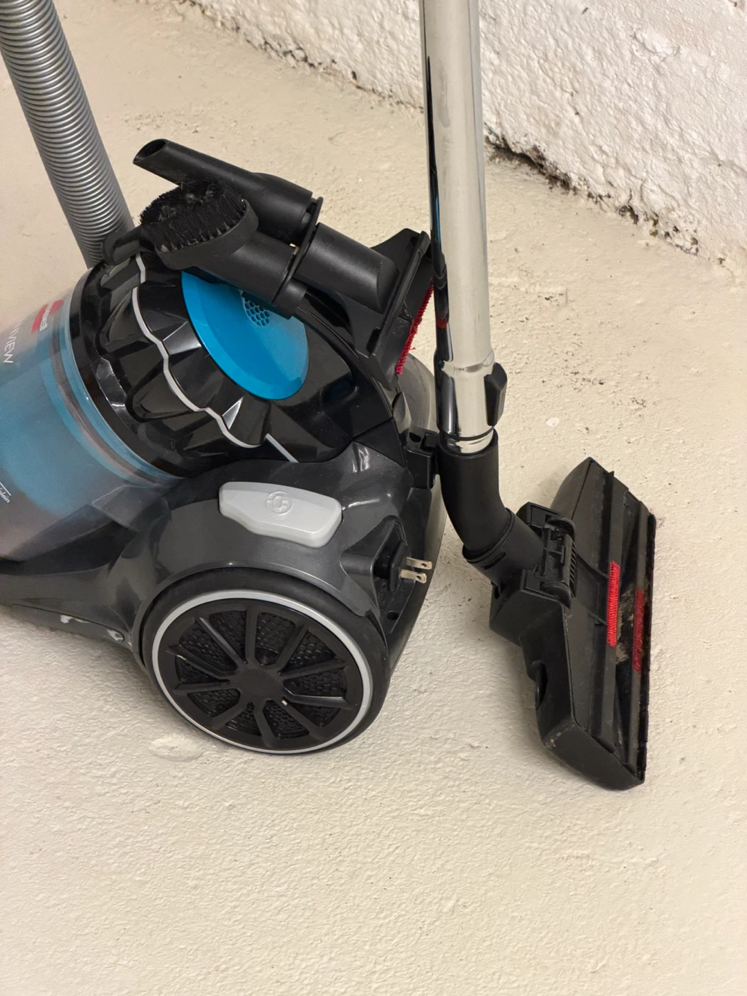 Bissell CleanView Canister Vacuum - photo 2