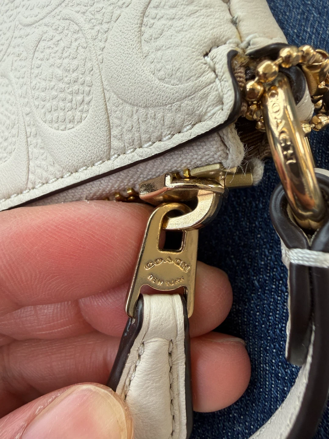 Coach White Leather Wristlet - photo 4