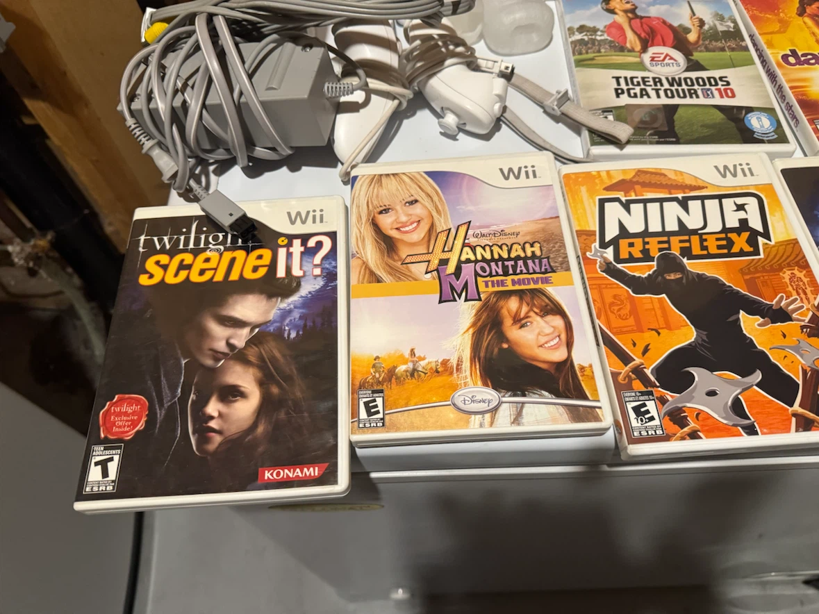 Nintendo Wii with 16 games and more - photo 3
