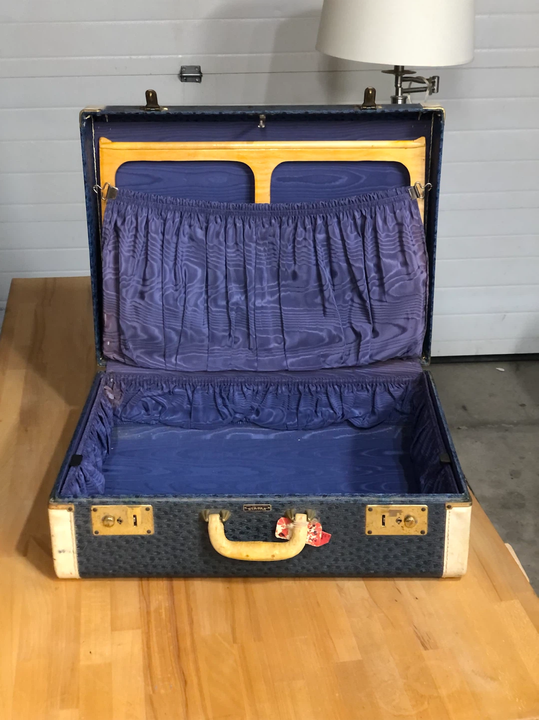 Vintage Suitcase made in Toronto - photo 2