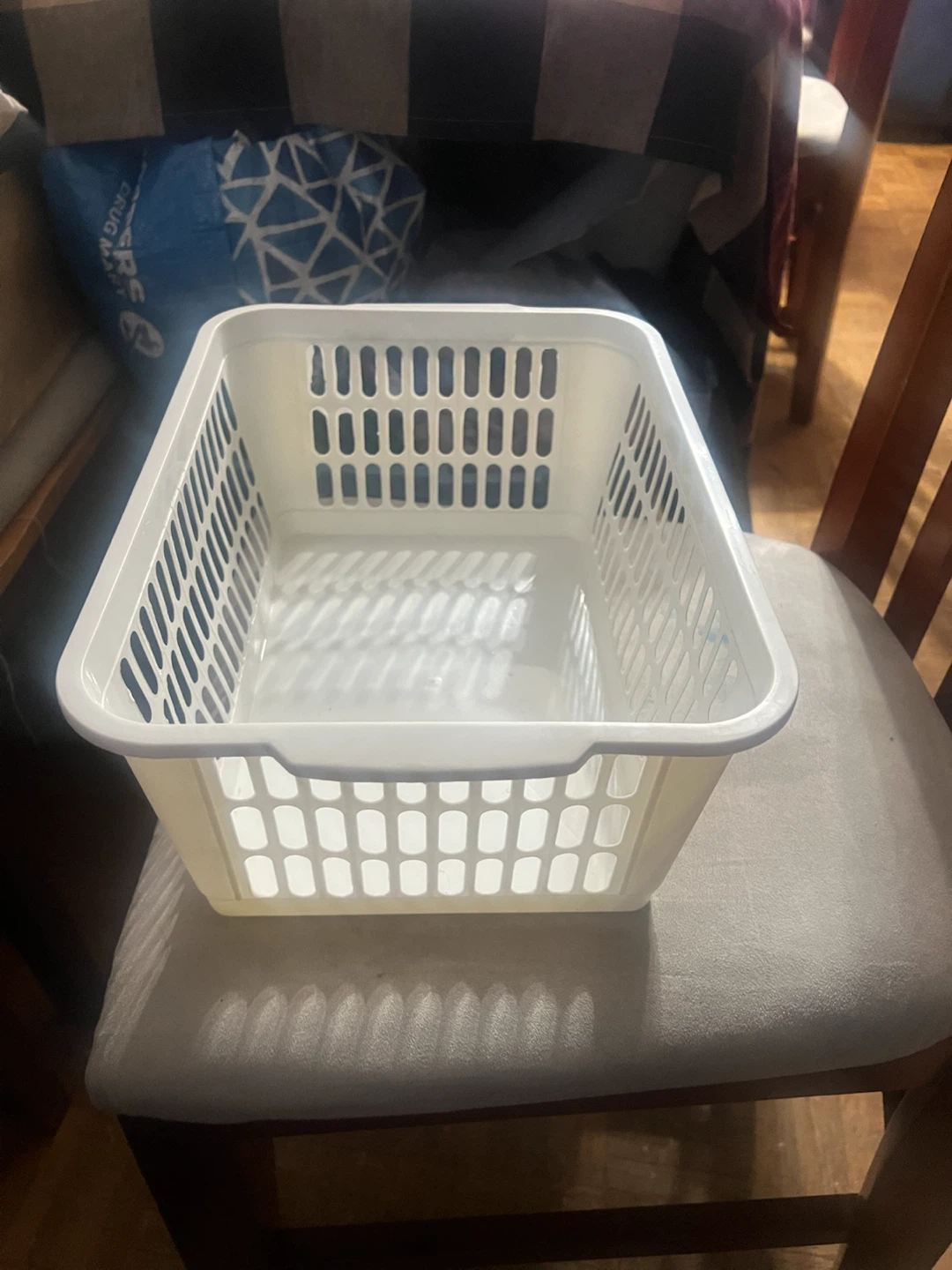 White Plastic Storage Basket - photo 3