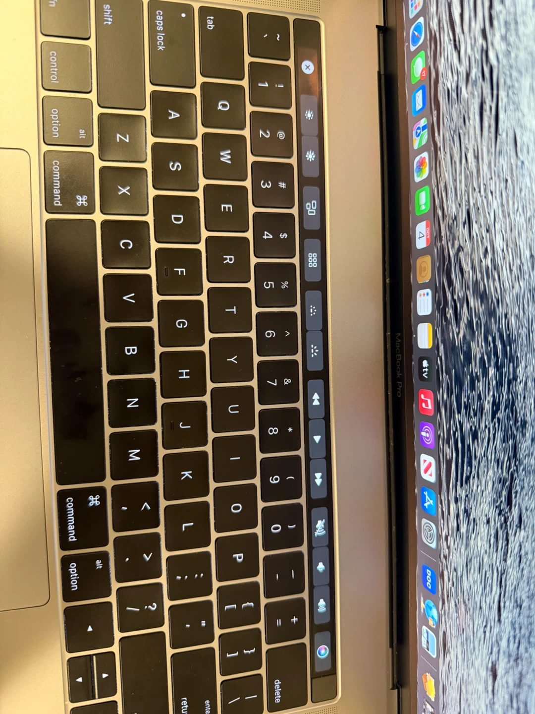 Apple MacBook pro 2016 15inch - photo 2
