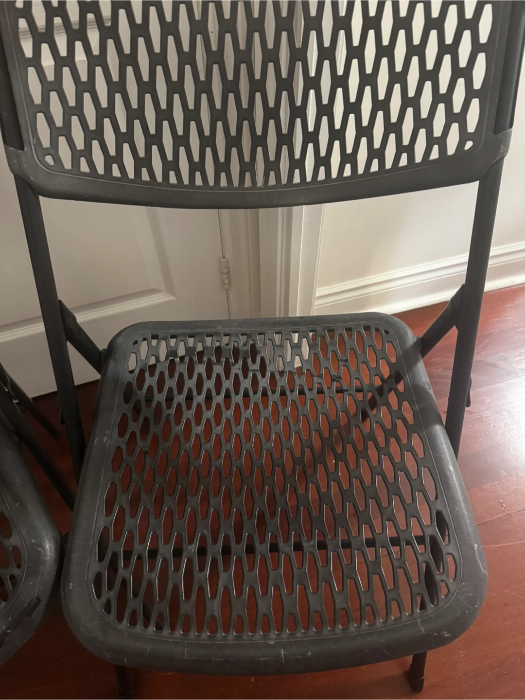 Two black metal folding chairs - photo 2