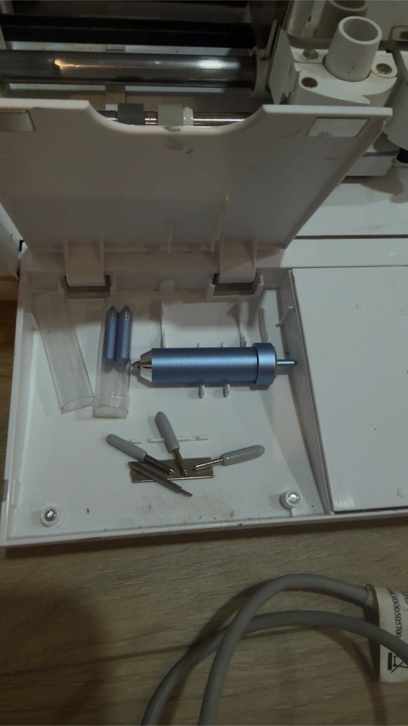 Cricut Explore Air 2 Cutting Machine - photo 4