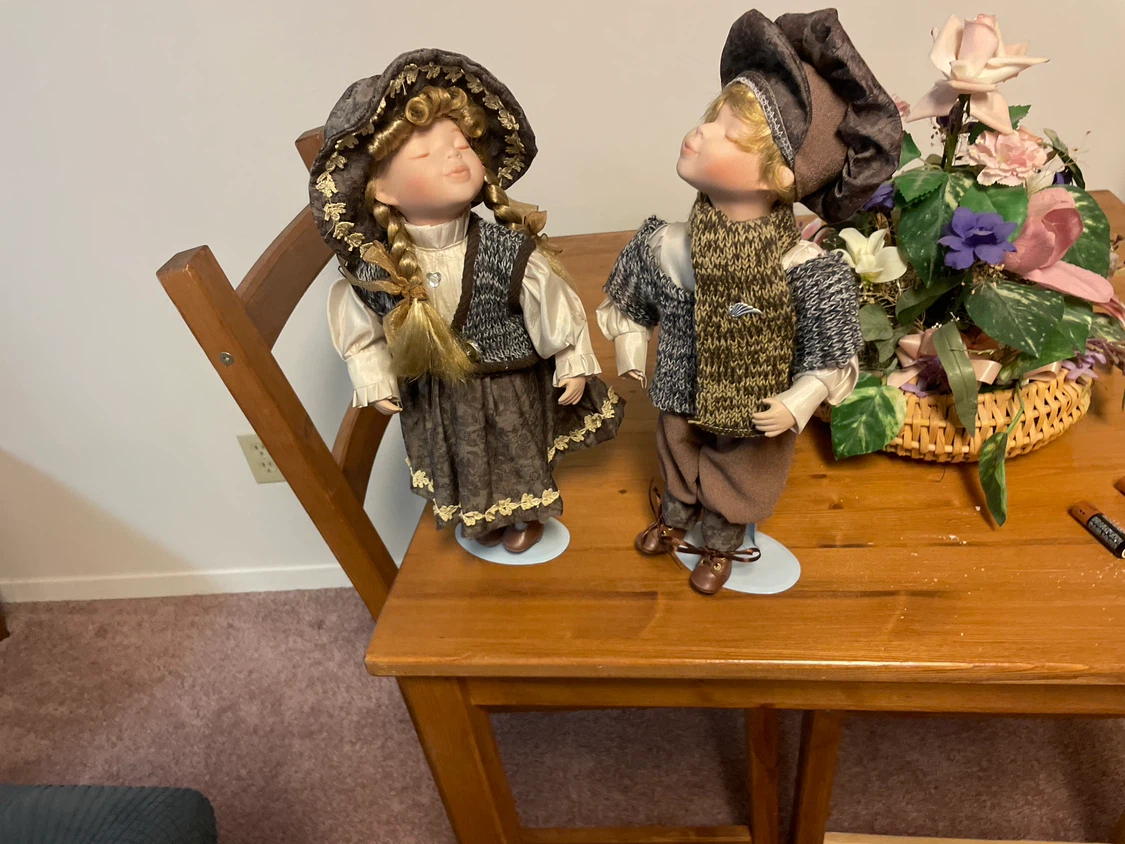 Set of two porcelain collector dolls