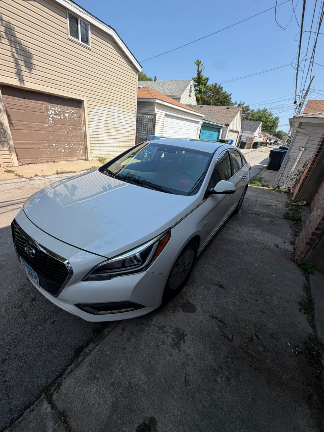 White Hyundai Sonata Hybrid SE