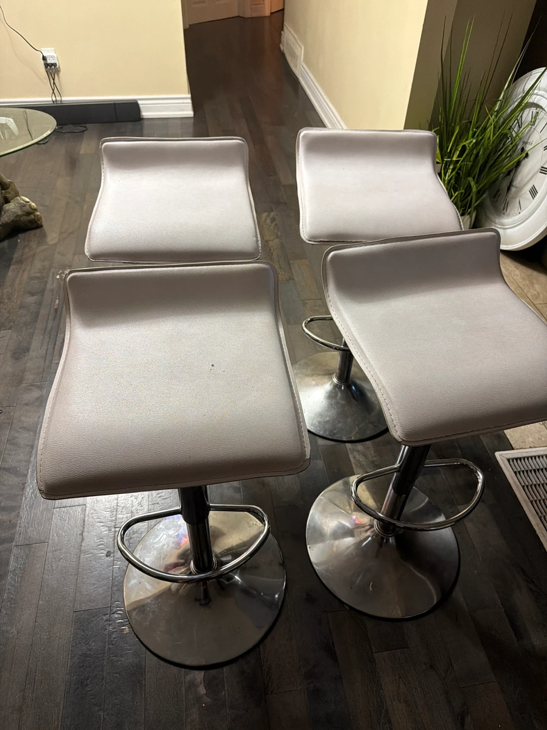 Set of 4 Adjustable white Bar Stools
