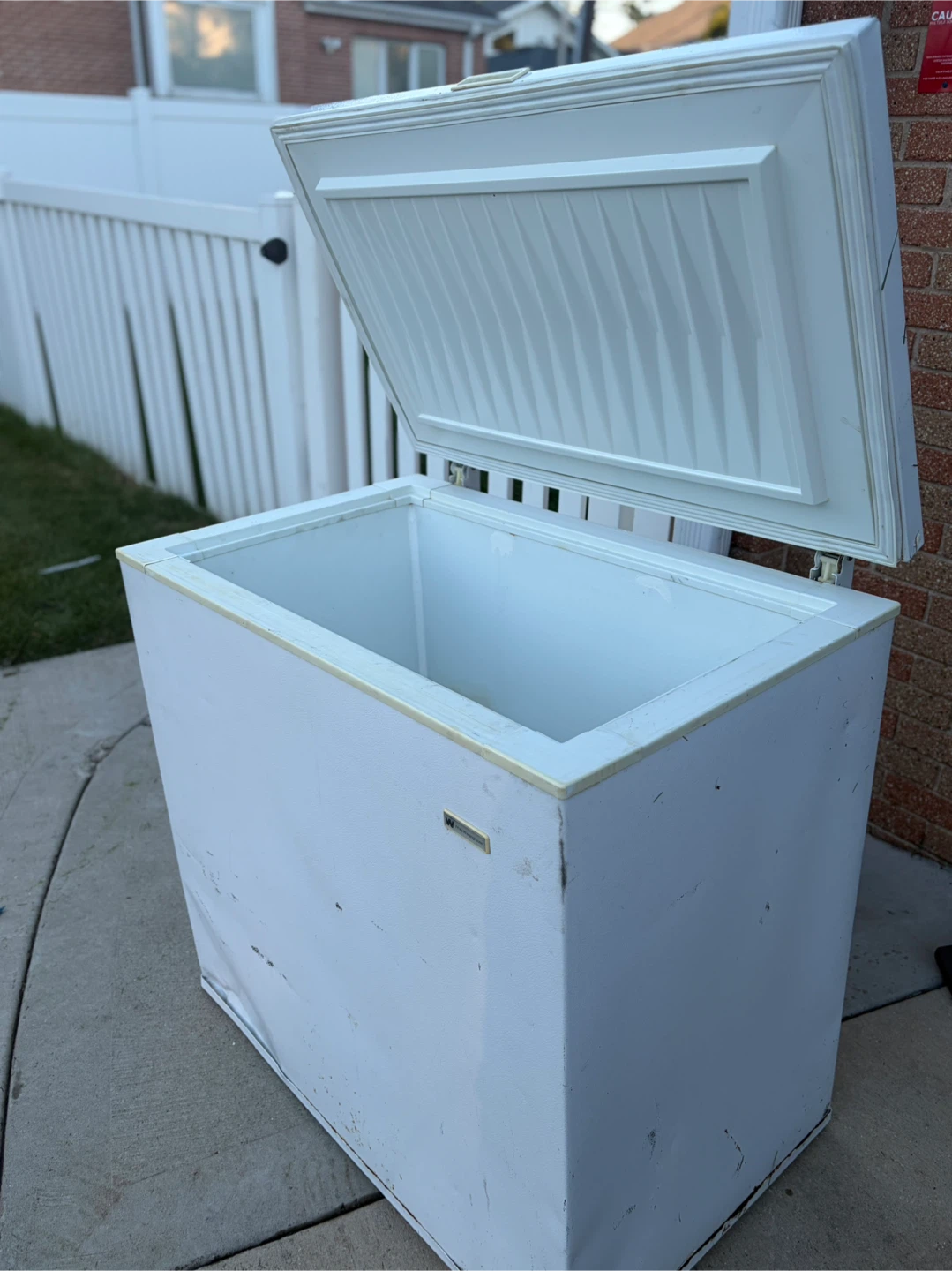 White-Westinghouse Chest Freezer - photo 4