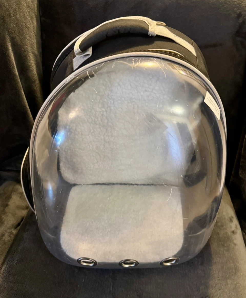 Cat travelling carrier backpack