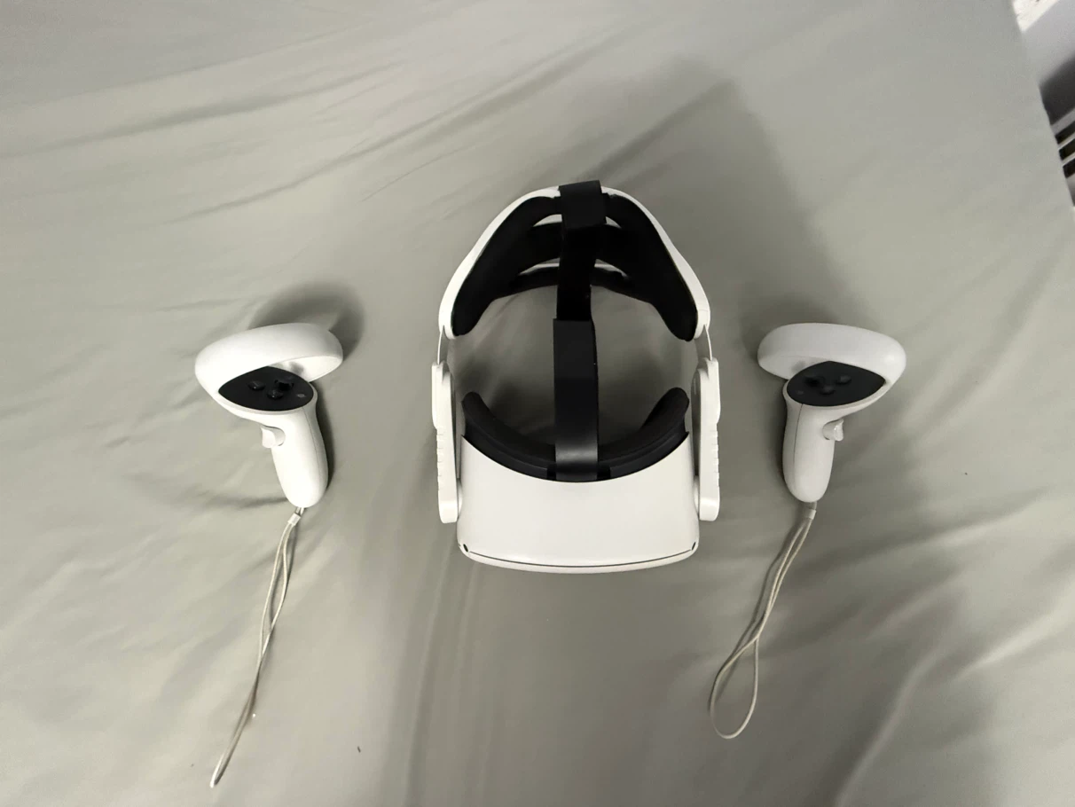Oculus Quest 2 VR Headset - photo 2