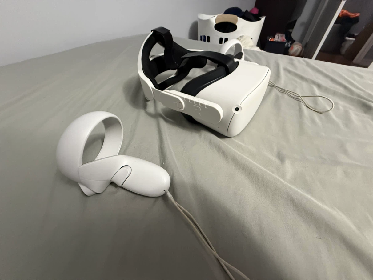 Oculus Quest 2 VR Headset - photo 4