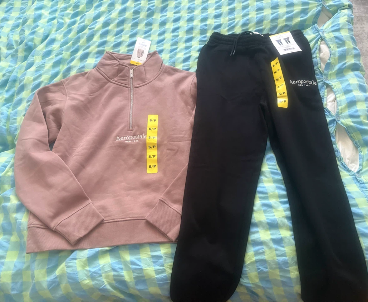 Aeropostale sweater & Sweat pants (New) (Both together for $5)