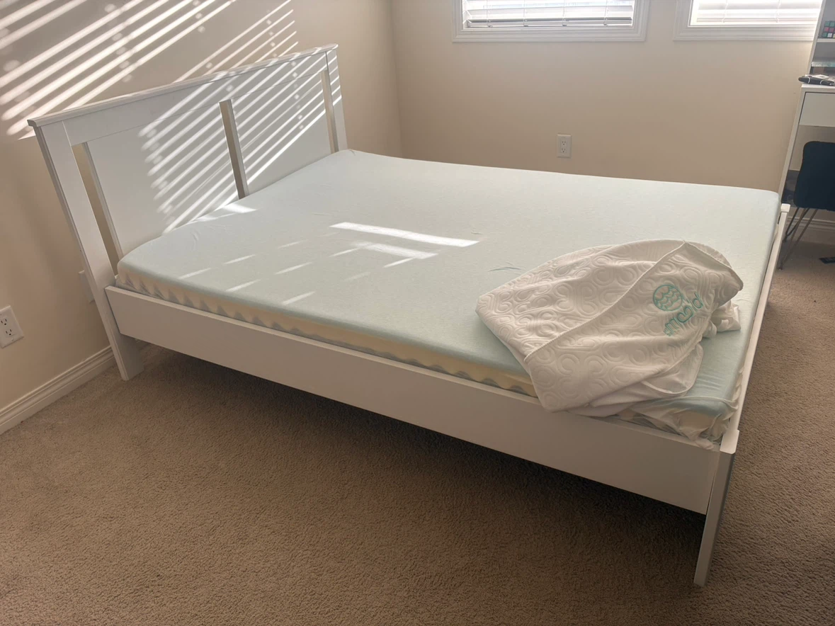 White full/double bed frame & memory foam mattress