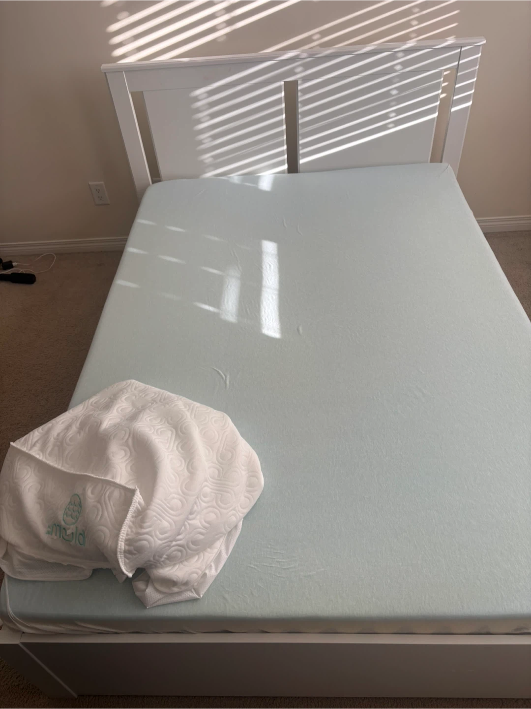White full/double bed frame & memory foam mattress - photo 2