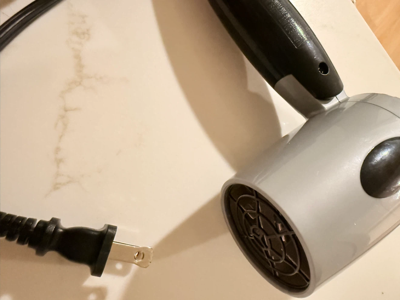 Compact travel hair dryer - photo 2