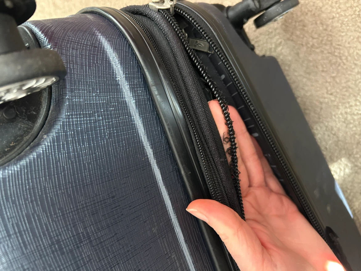 Ricardo hard-shell rolling suitcase - photo 5