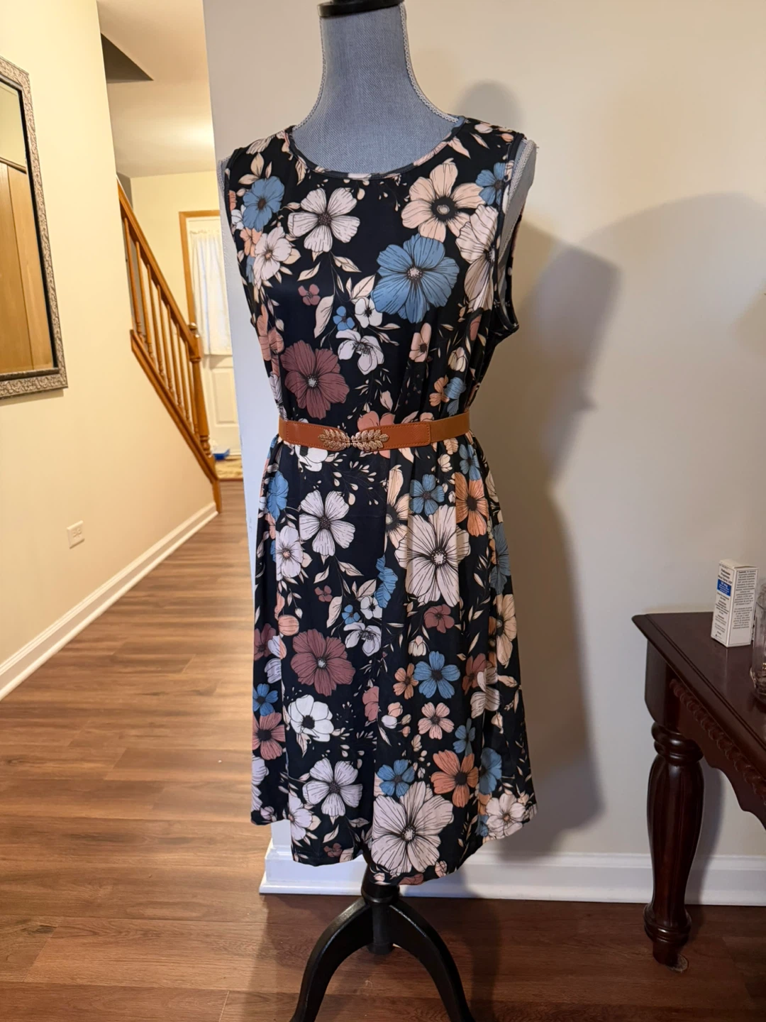 Floral Sleeveless Dress, Size 2XL with belt New