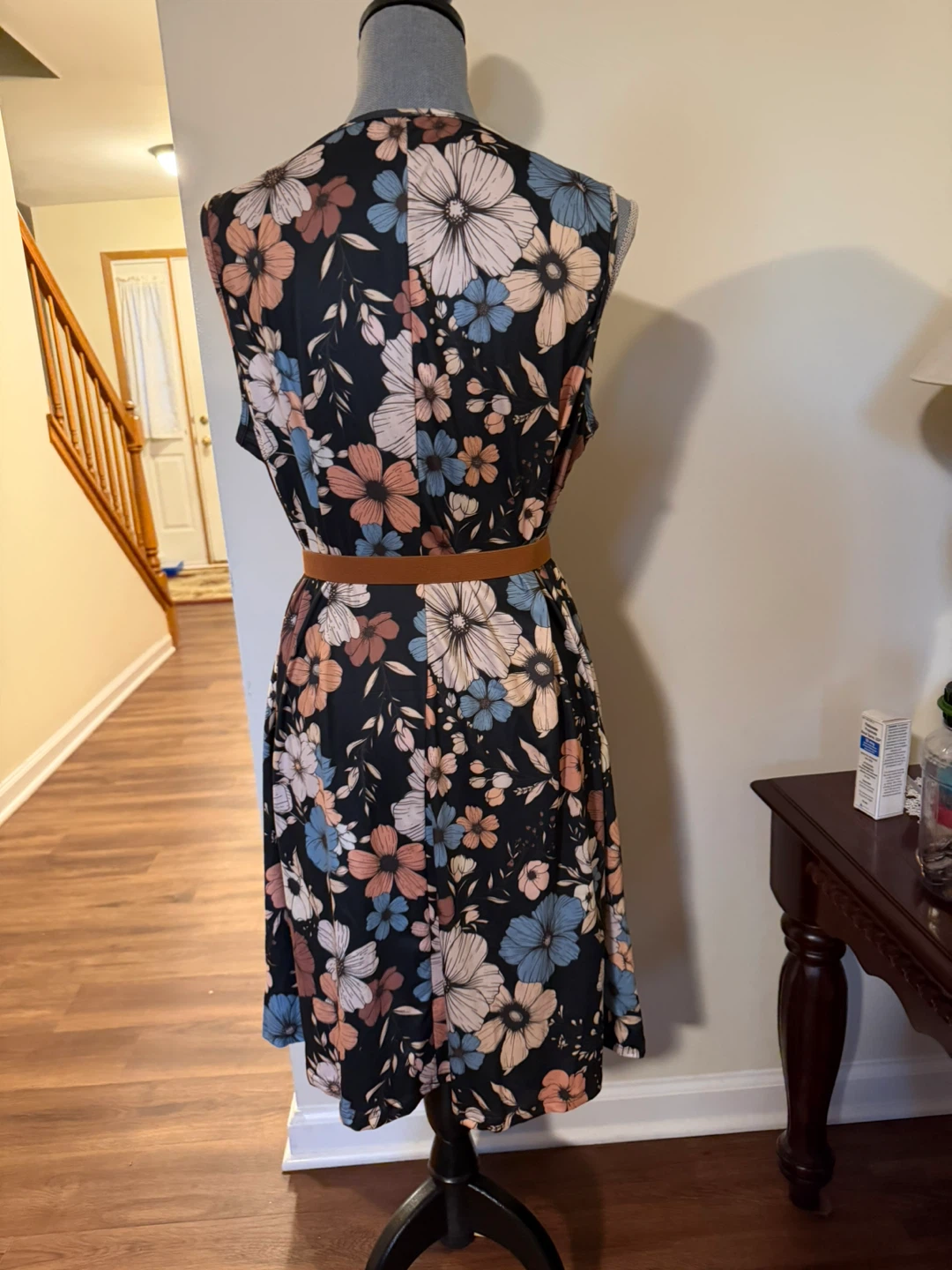 Floral Sleeveless Dress, Size 2XL with belt New - photo 2