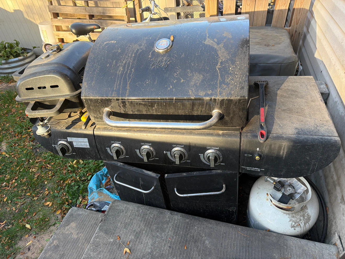 Master Chef 5-Burner Propane BBQ