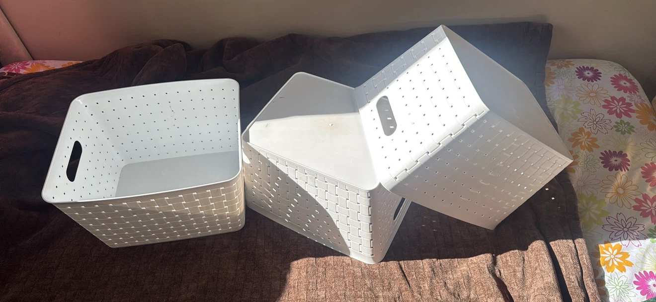 Set of 3 white plastic storage baskets