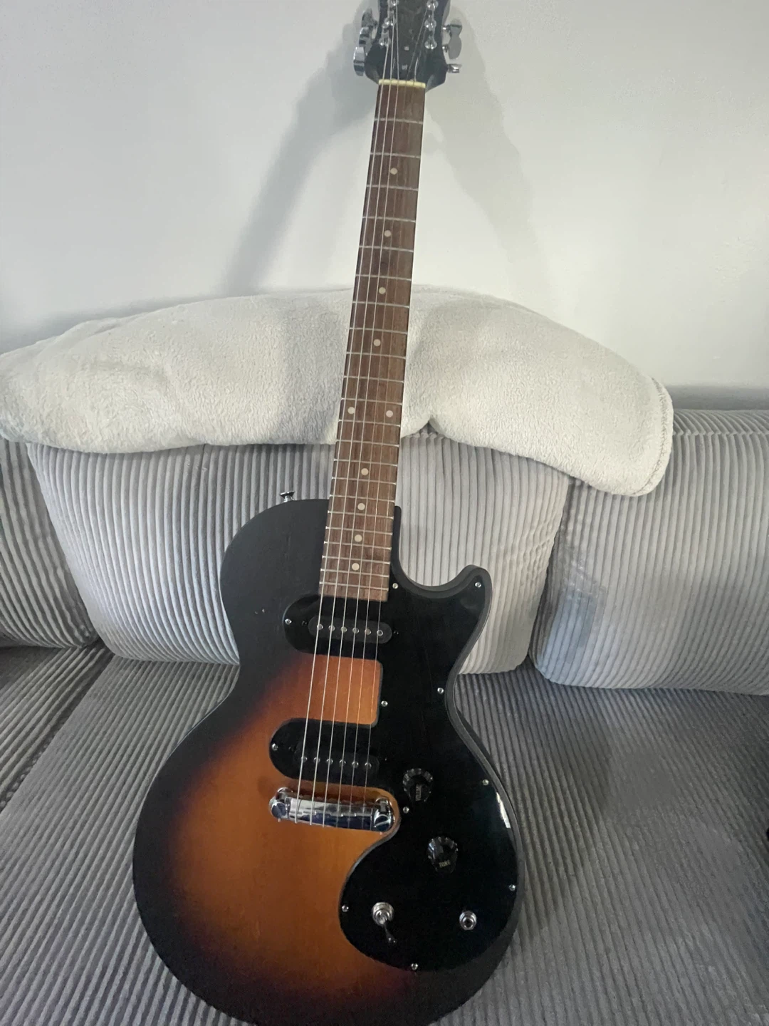 Epiphone Electric Guitar with Electar 10 Amplifier - photo 3