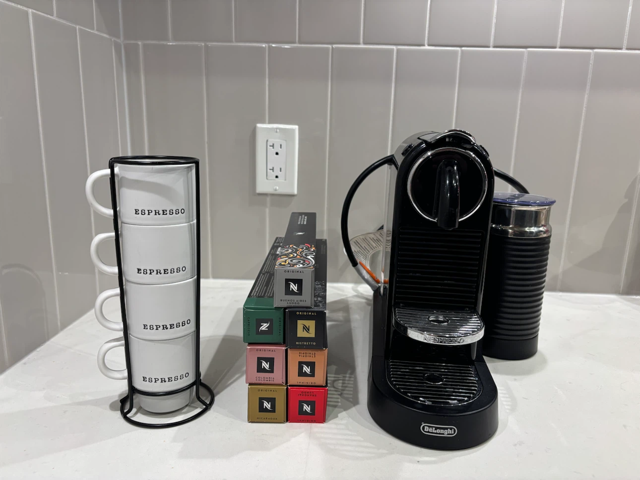 Original Nespresso Delonghi Machine - photo 2