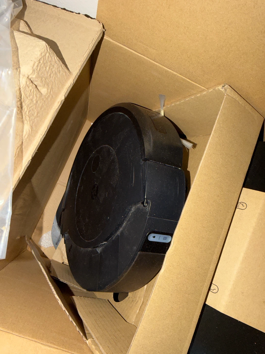iRobot Roomba Vacuum with Base - photo 2