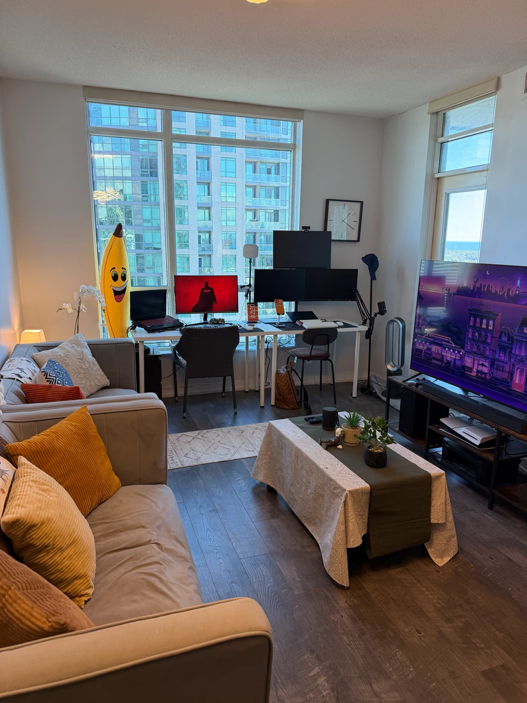Fully Furnished 2 Bedroom Apartment w/ CN Tower & City Views - photo 2