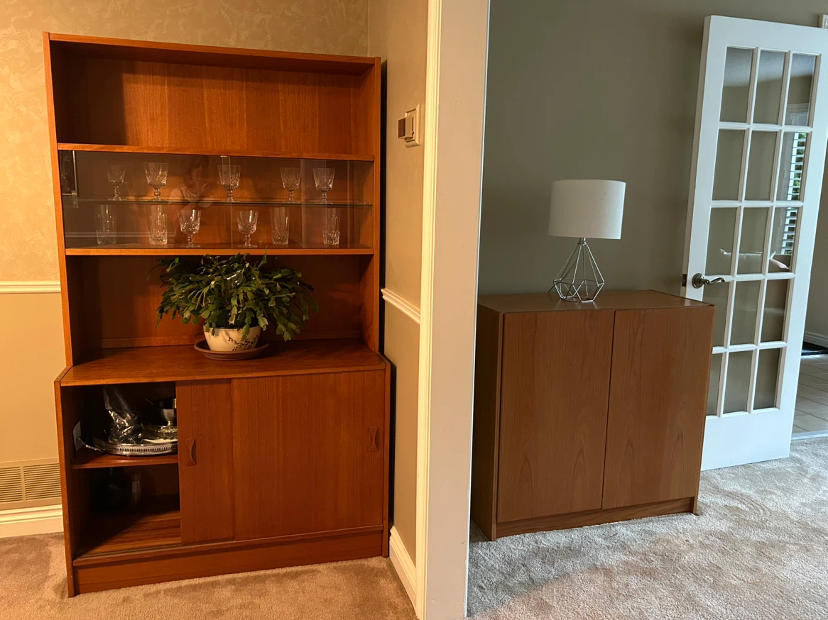 MCM Teak Hutch & Display Cabinet – Elegant, Spacious & Versatile - photo 3