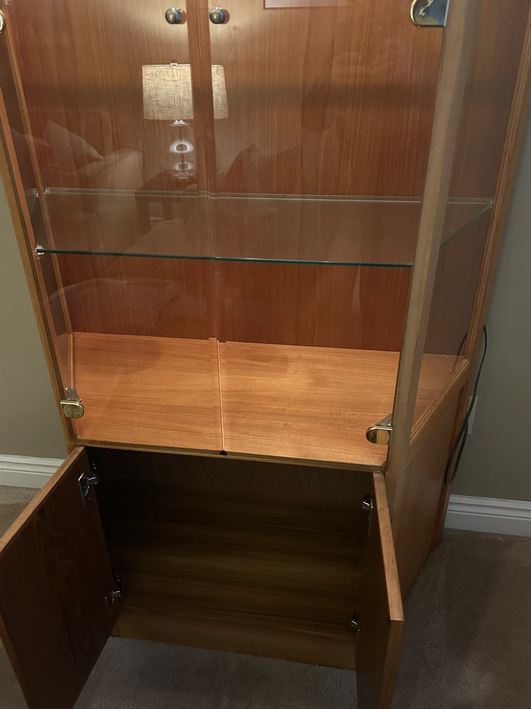 MCM Teak Curio Cabinet – Beautiful & Unique Piece - photo 3